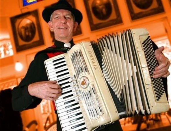 Brisbane Piano Accordion Player A