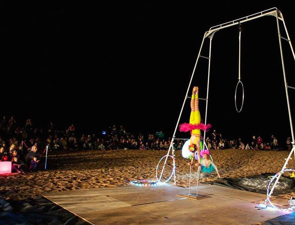 Hand Balance Circus Acts Brisbane - Roving Entertainment - Performers